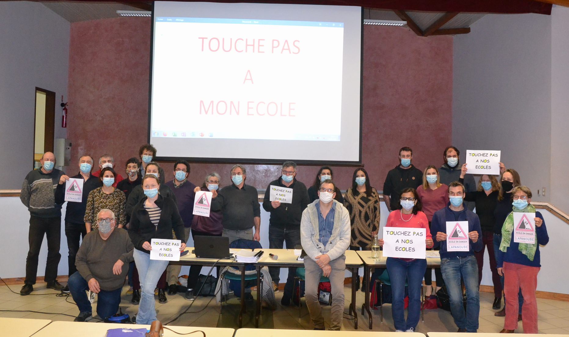 Lire la suite à propos de l’article TOUCHE PAS A MON ÉCOLE !!
